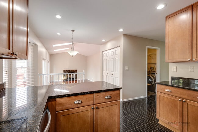 Building Photo - 285 Stanton Dr
