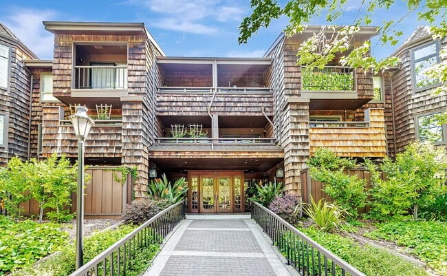 Primary Photo - Welcome to your own "Four Seasons Resort" ...