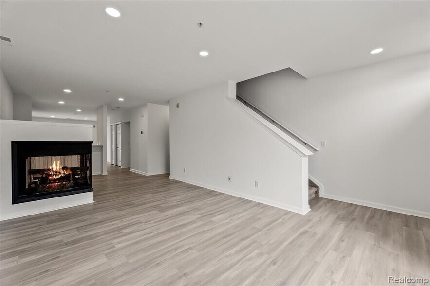 Building Photo - 3094 Camden Dr