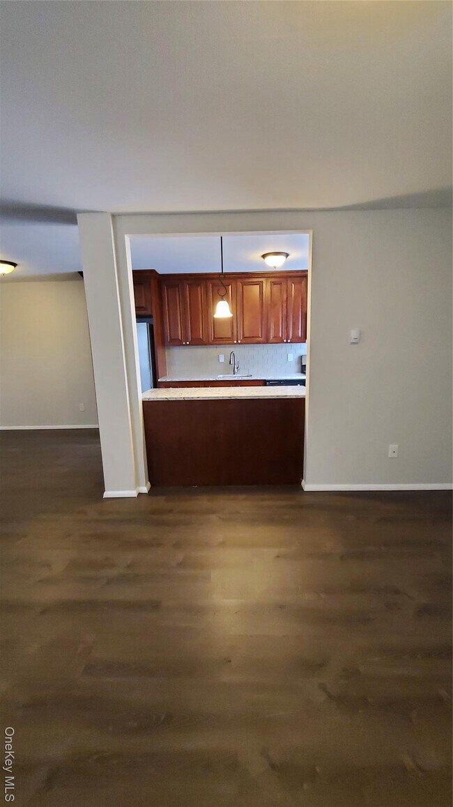 Building Photo - 460 Old Town Rd