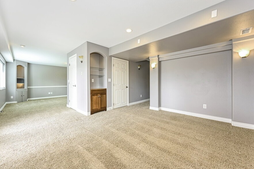 Building Photo - 858 Sundown Dr