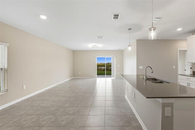 Building Photo - 724 Daring Dr