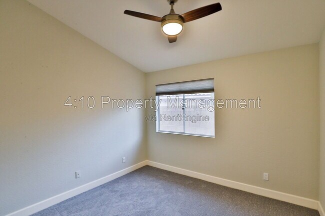 Building Photo - 4230 E Woodland Dr