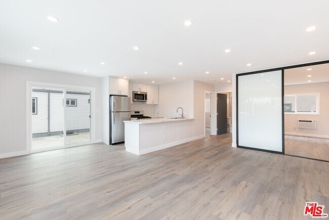 Building Photo - 3872 Bentley Ave