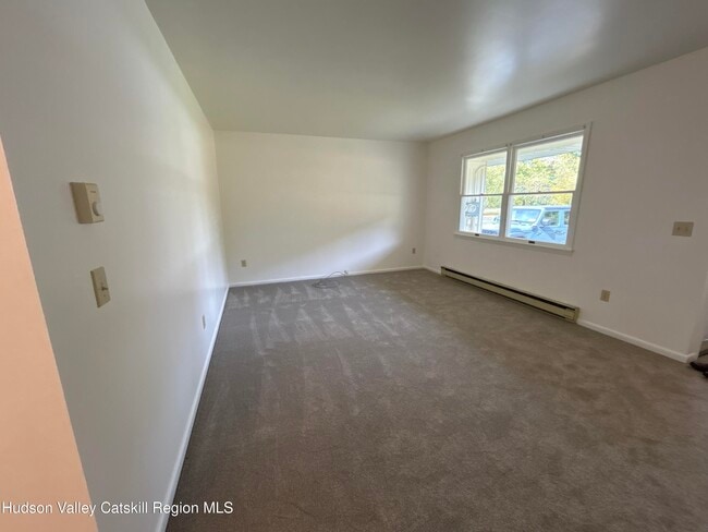 Building Photo - 5 Parkview Ct