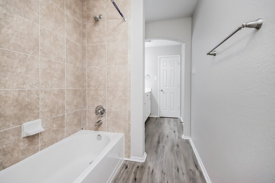 Building Photo - 1919 Treasure Mountain Dr