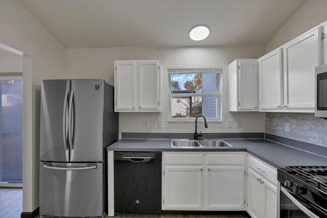 Building Photo - 950 Robmeyer Dr