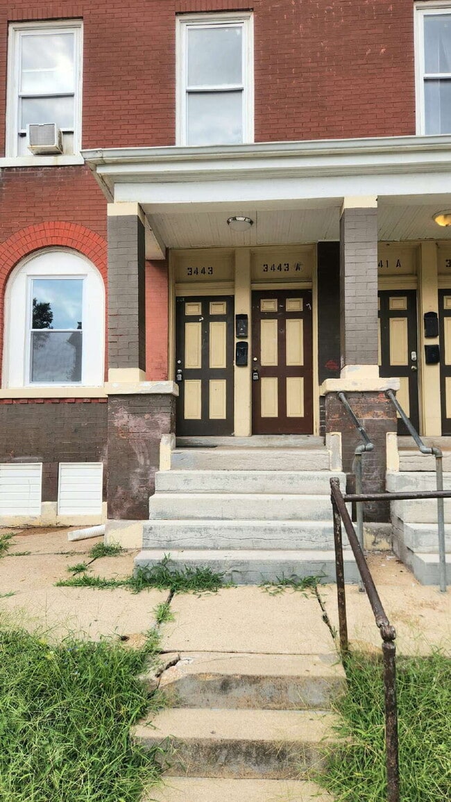 Building Photo - 3443 Iowa Ave