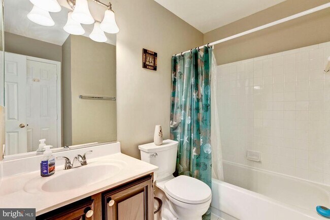 Building Photo - 13724 Valley Oak Cir