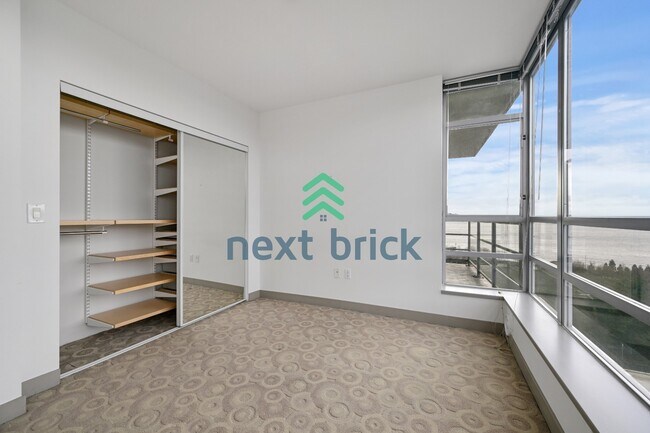 Building Photo - Stunning 2-Bed Corner Condo with Water and Mountain Views