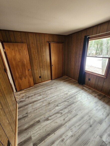 Building Photo - 6 Greenwood Ln