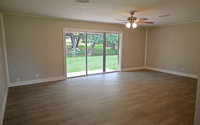 Building Photo - 5204 Bedford St