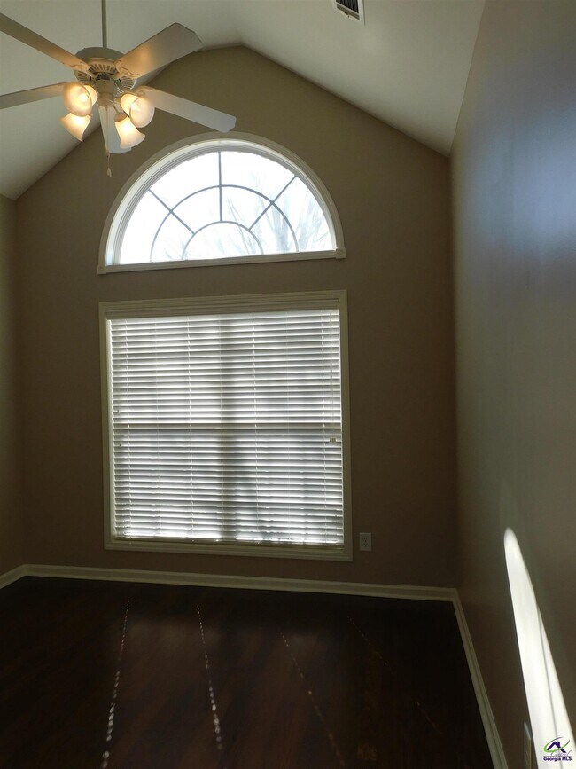 Building Photo - 703 Post Oak Way