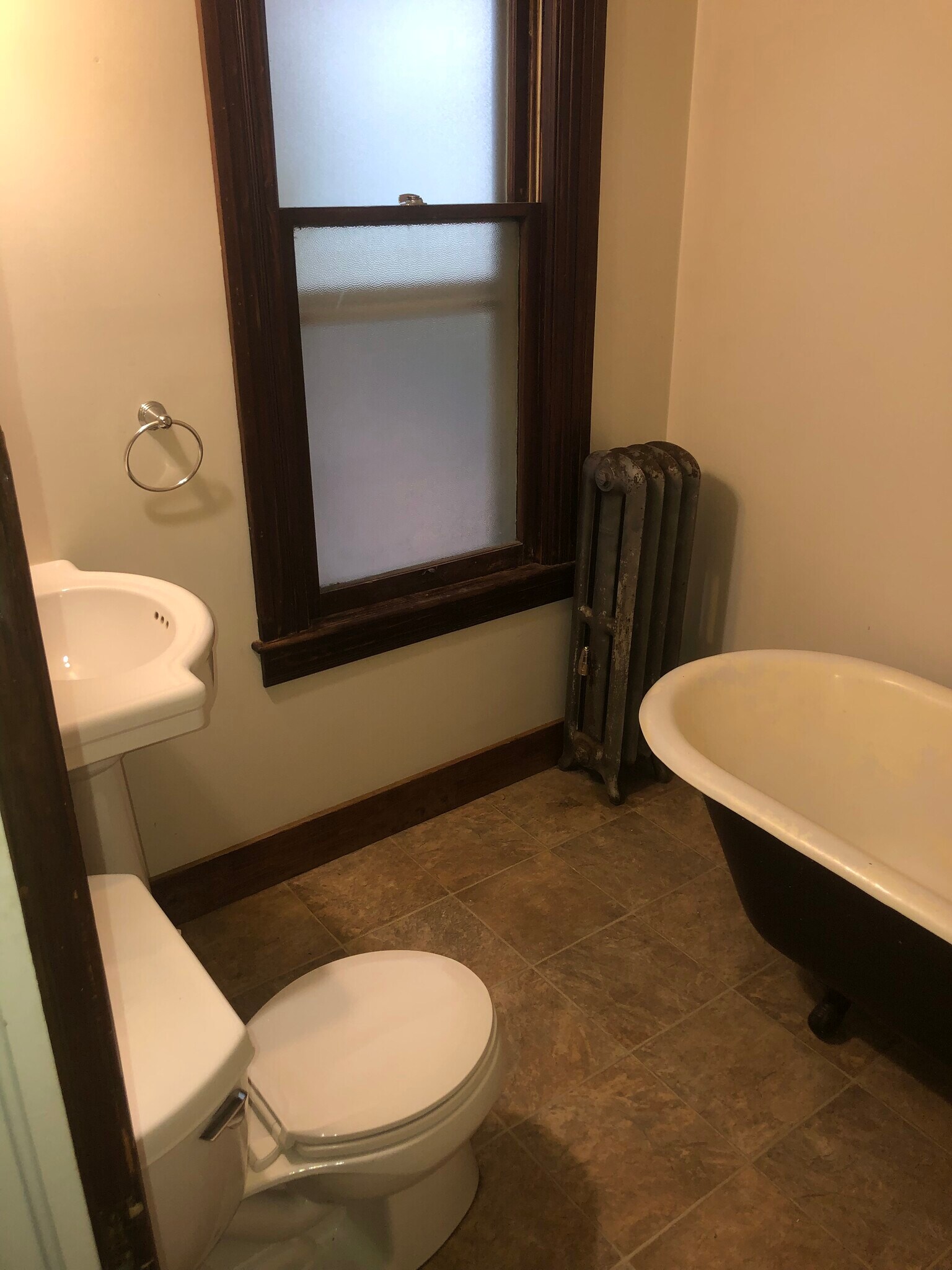 bathroom - 413 W Dutton St