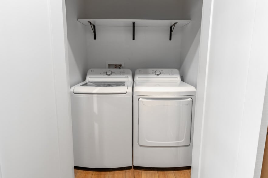 Building Photo - Adams Street Center