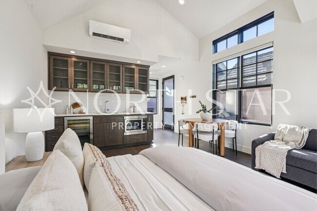 Building Photo - Luxury Living in the Heart of Lake Oswego: Stylish 3-Story Townhouse