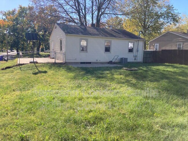 Building Photo - 2465 Hawthorne Manor Dr