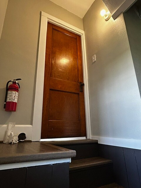 Building Photo - 634 Scranton Ave