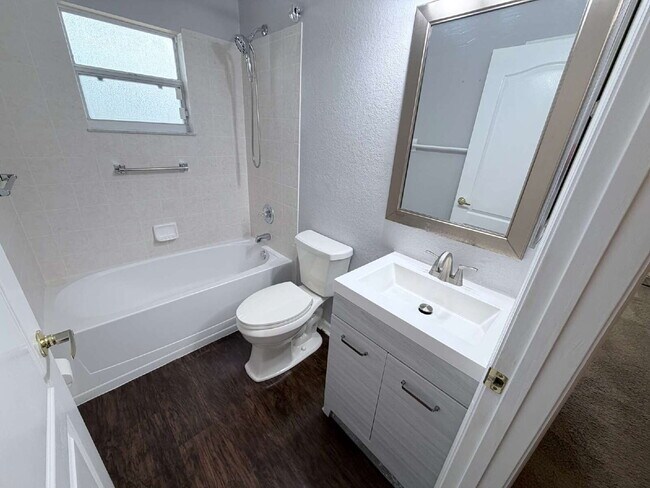 Building Photo - Charming 3BR/2BA Rental in Hillside Heights – South Lakeland