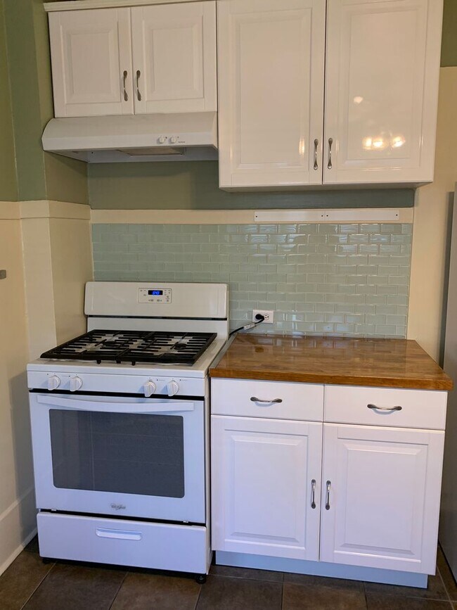 Building Photo - Old World Charm in Cortez Hills!
