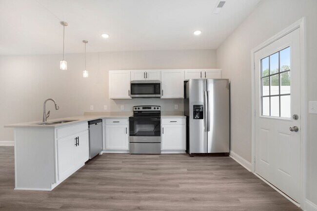 Building Photo - Excell Pointe 2 Bedroom Townhomes