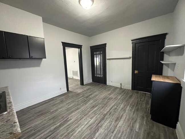 Building Photo - 1206 Martin St