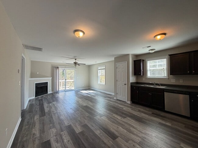 Building Photo - 2 BR 2 BA Townhome in Holly Ridge