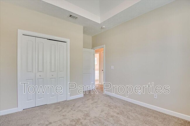 Building Photo - 1661 Jamestown Ave