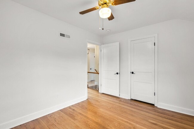 Building Photo - 3 Bed 2.5 Bath - Silver Spring Colonial - Updated Kitchen and Bathrooms