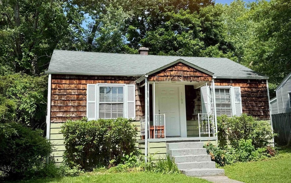 Primary Photo - 1109 Palmer Dr