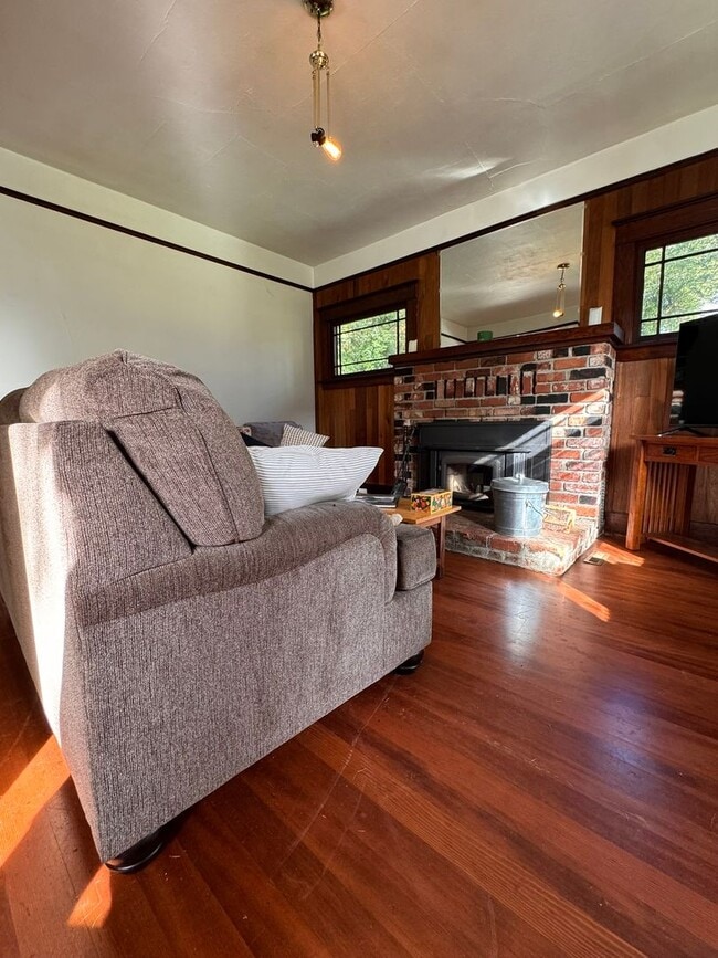 Building Photo - YOUR PACIFIC NORTHWEST RETREAT AWAITS! AV CHARGING STATION, GORGEOUS VIEWS, PRIVACY AND MORE!