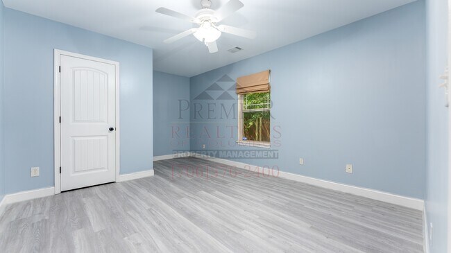 Building Photo - 13 Wheatland Way