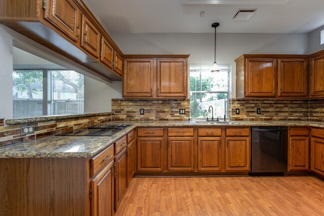 Building Photo - 2710 Double Lake Dr