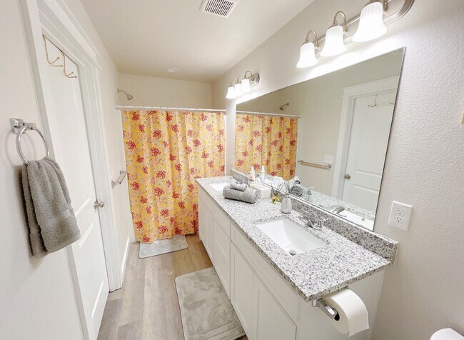 Building Photo - Cozy 4bd 2ba near Choctaw Casino