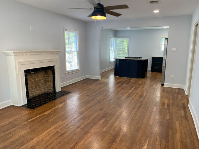 Building Photo - 819 San Antonio Ave