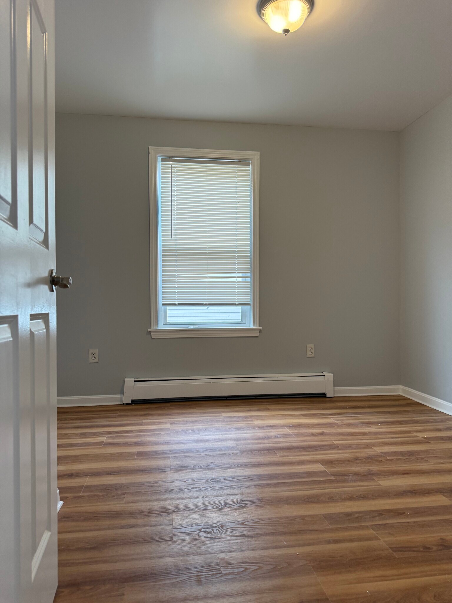 Building Photo - 374 River St