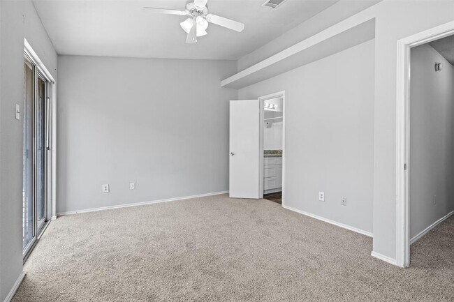 Building Photo - 1806 River Crossing Cir