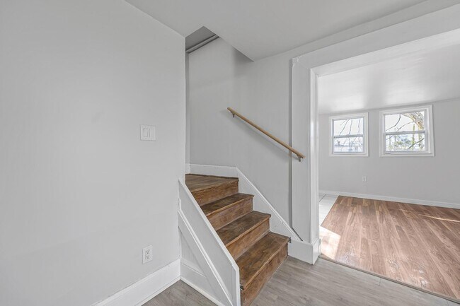 Building Photo - 520 Lincoln Ave