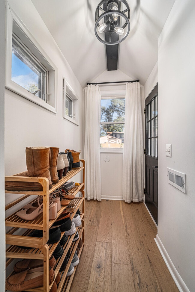 Building Photo - 1007 Mohawk Ave