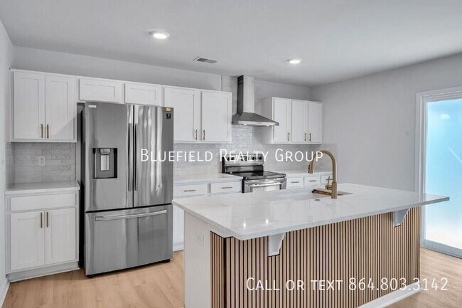 Building Photo - 815 Vanguard St