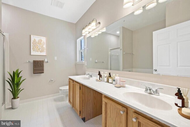 Building Photo - 6551 Grange Ln