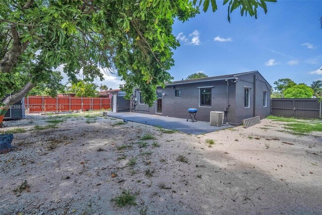 Building Photo - 14600 NW 11th Ct