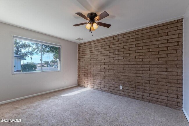 Building Photo - 1611 E El Parque Dr