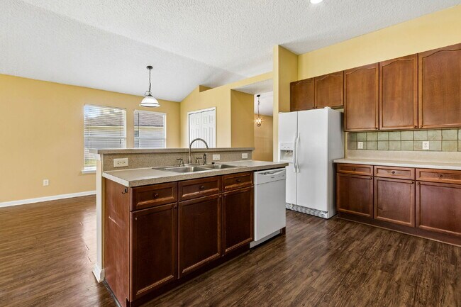Building Photo - Single-Story OakLeaf Plantation Home Near Shopping, Schools and Recreation