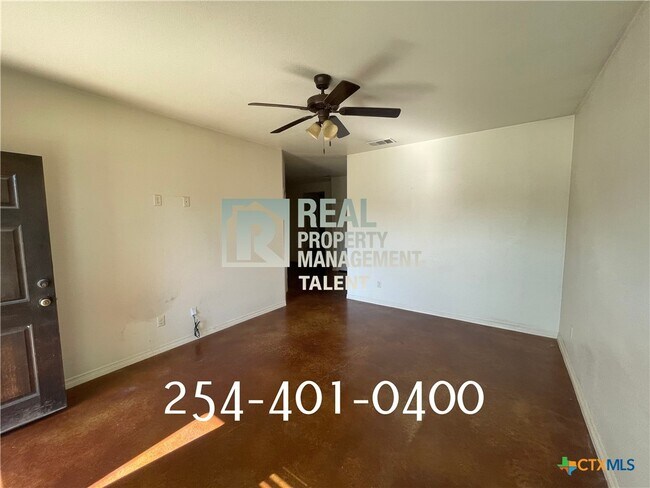 Building Photo - 602 Karey Dr