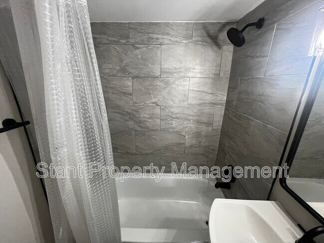 Building Photo - 20 W Park St