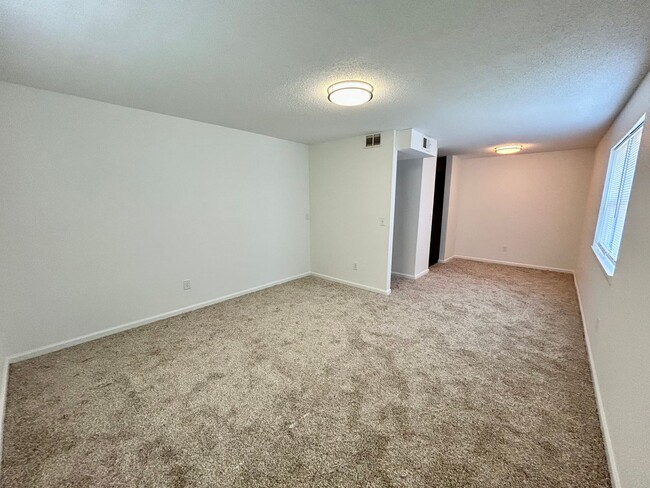 Building Photo - 2 Bedroom in Danville!