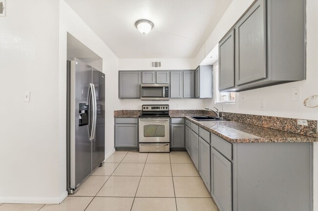 Building Photo - 375 N 15th St