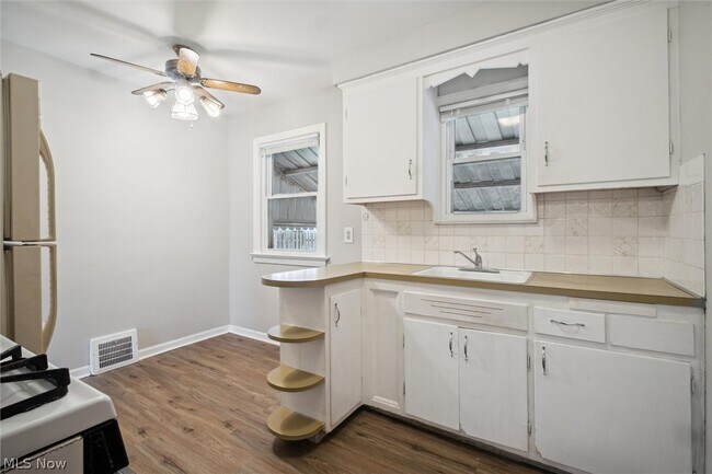 Building Photo - 14116 Krems Ave