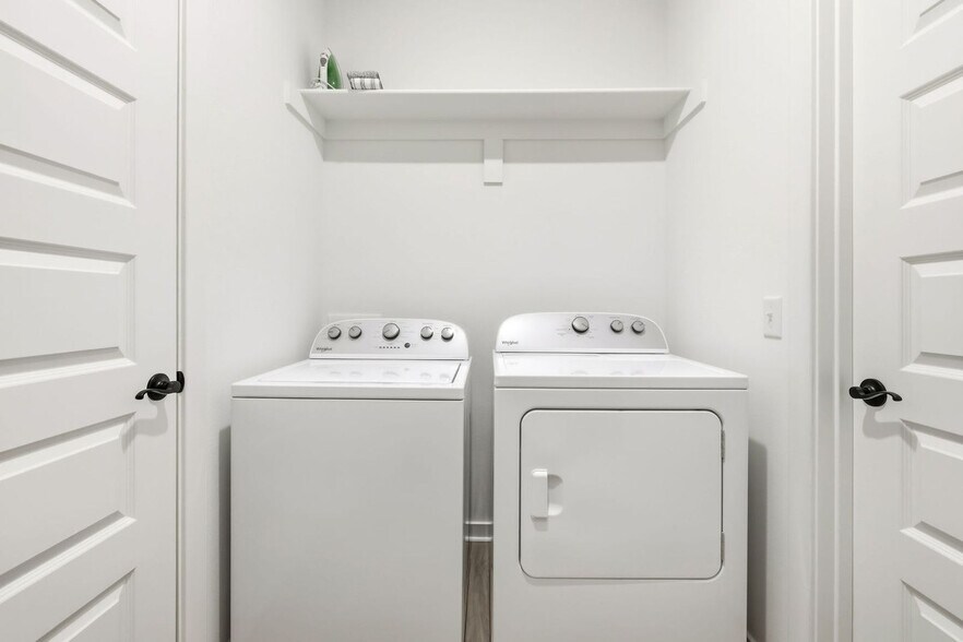 Building Photo - 1337 Van Buren Ave